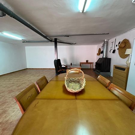 Casa Grande De Tres Plantas Con Parking Gratis Vila Linares  Exterior foto