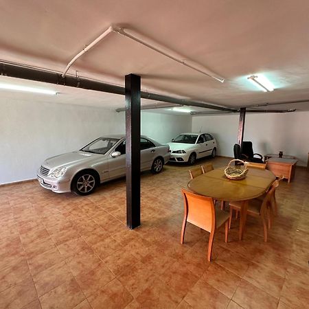 Casa Grande De Tres Plantas Con Parking Gratis Vila Linares  Exterior foto