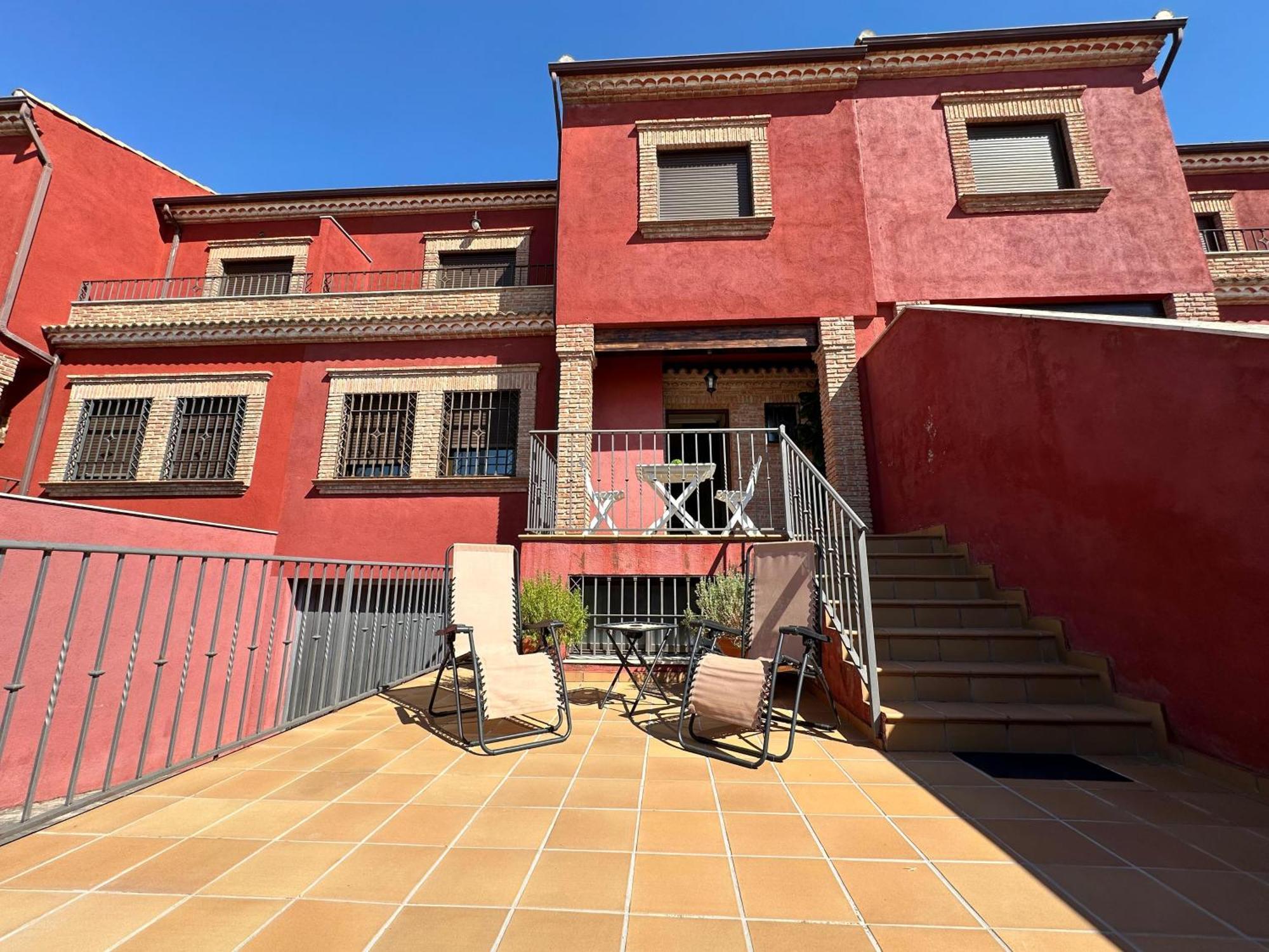 Casa Grande De Tres Plantas Con Parking Gratis Vila Linares  Exterior foto