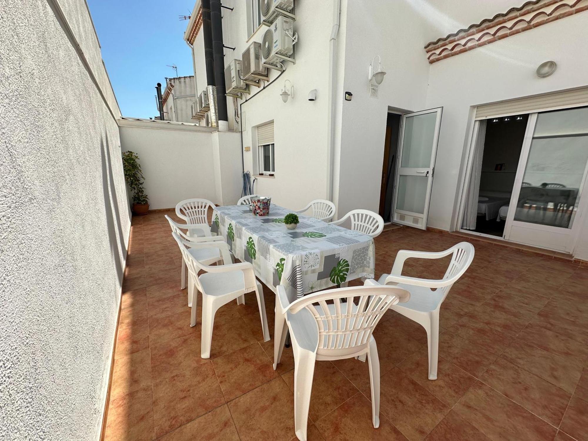 Casa Grande De Tres Plantas Con Parking Gratis Vila Linares  Exterior foto